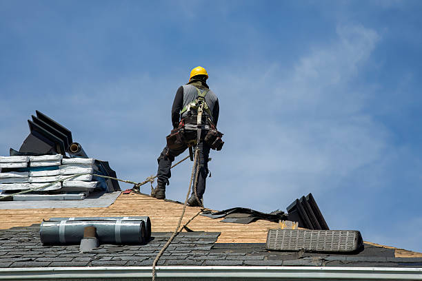 Professional Roofing technician working in Glen Carbon, IL